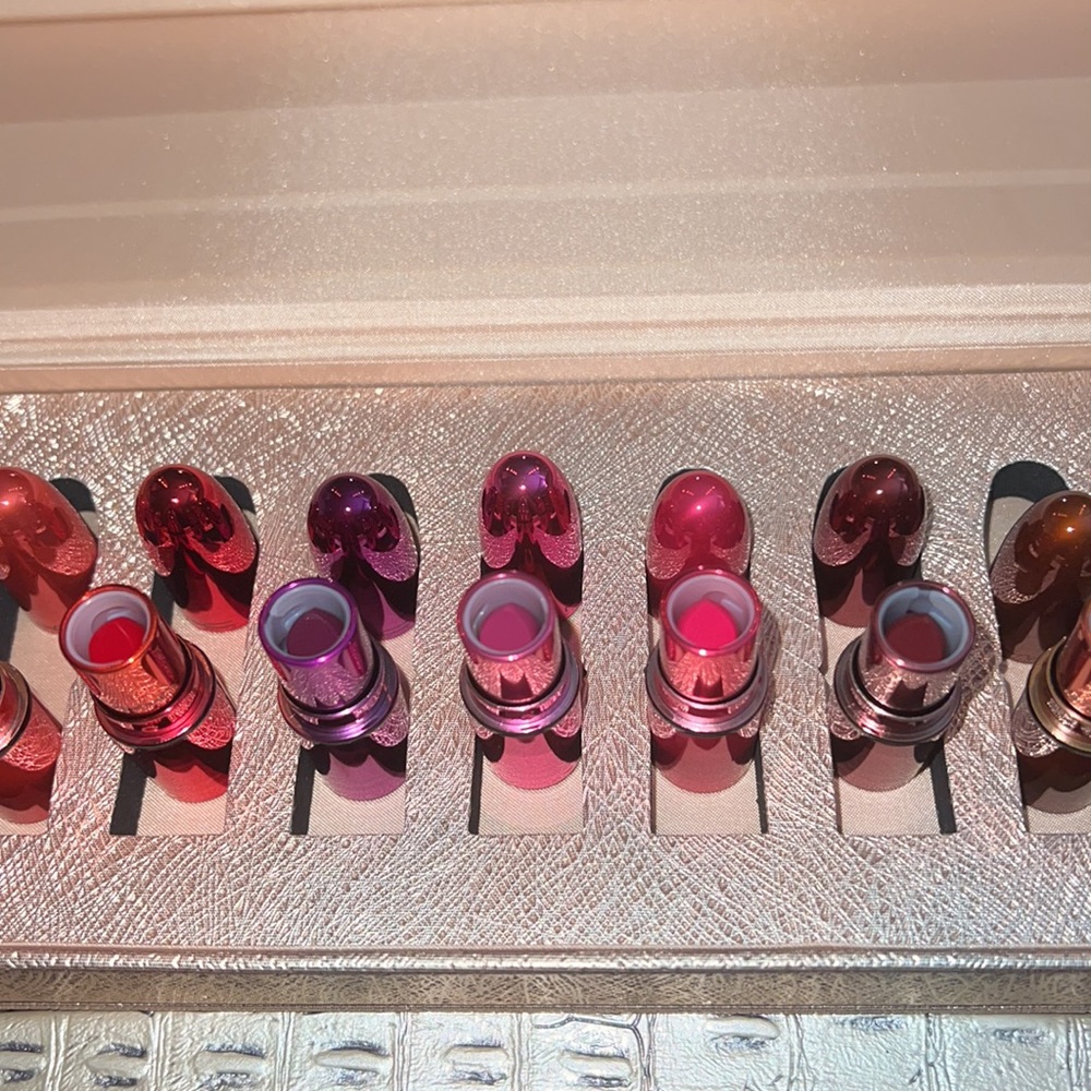 NIB! Mac Cosmetics Snow Ball Mini Lipstick Kit. - Picture 7 of 11